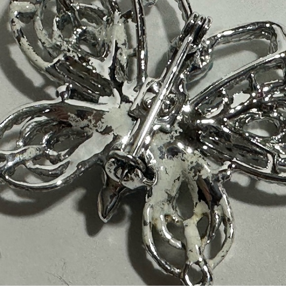 Vintage Butterfly Brooch Faux Turquoise Distressed White Enamel Shabby Chic - Picture 4 of 4